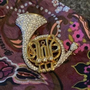 Costume Tuba rhinestone/gold plated brooch
